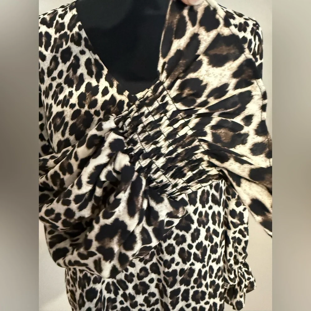 NWT Vince Camuto Leopard Smocked Blouse